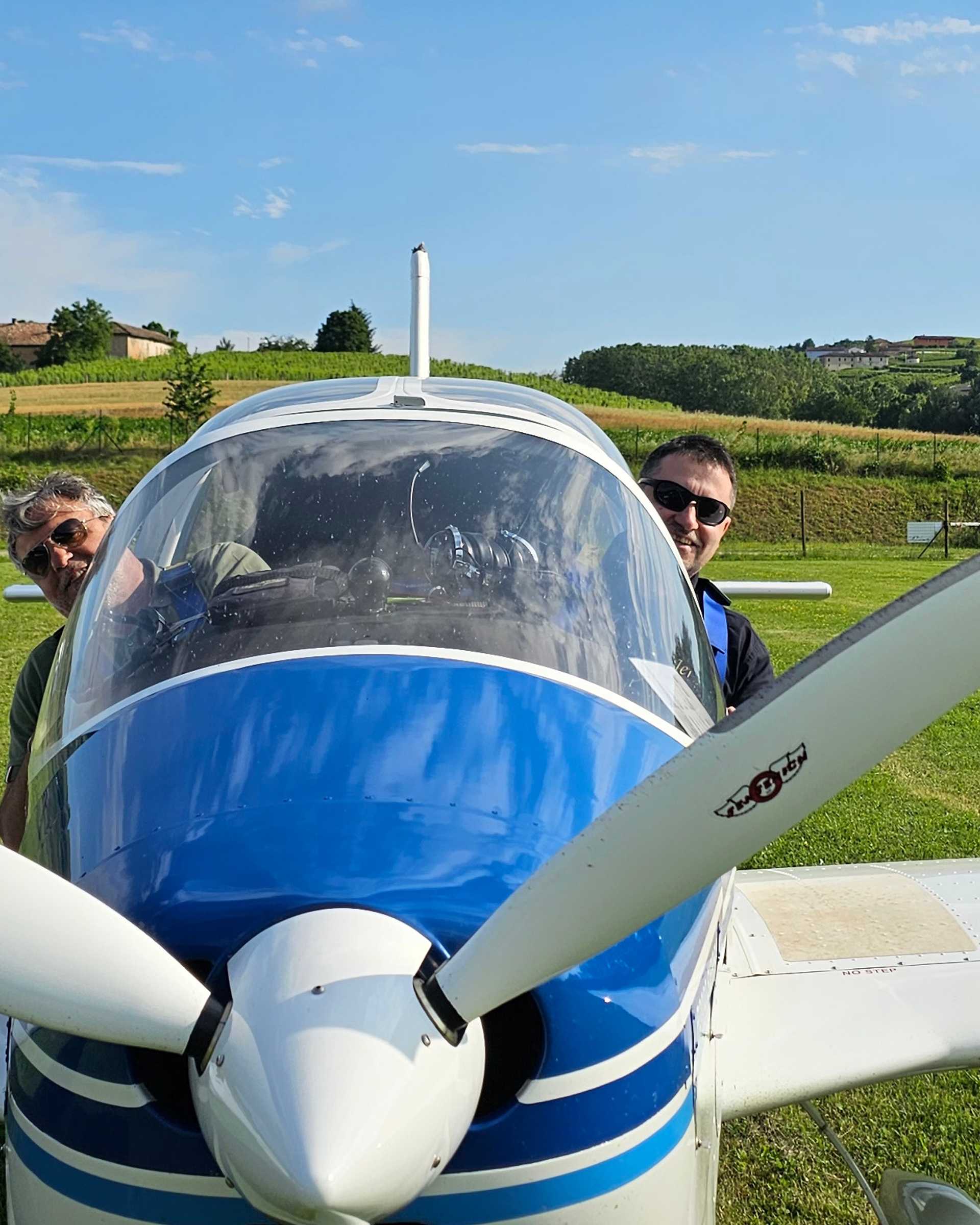 Esperienza di volo in ultraleggero sopra il Piemonte, tra Langhe e Monferrato
