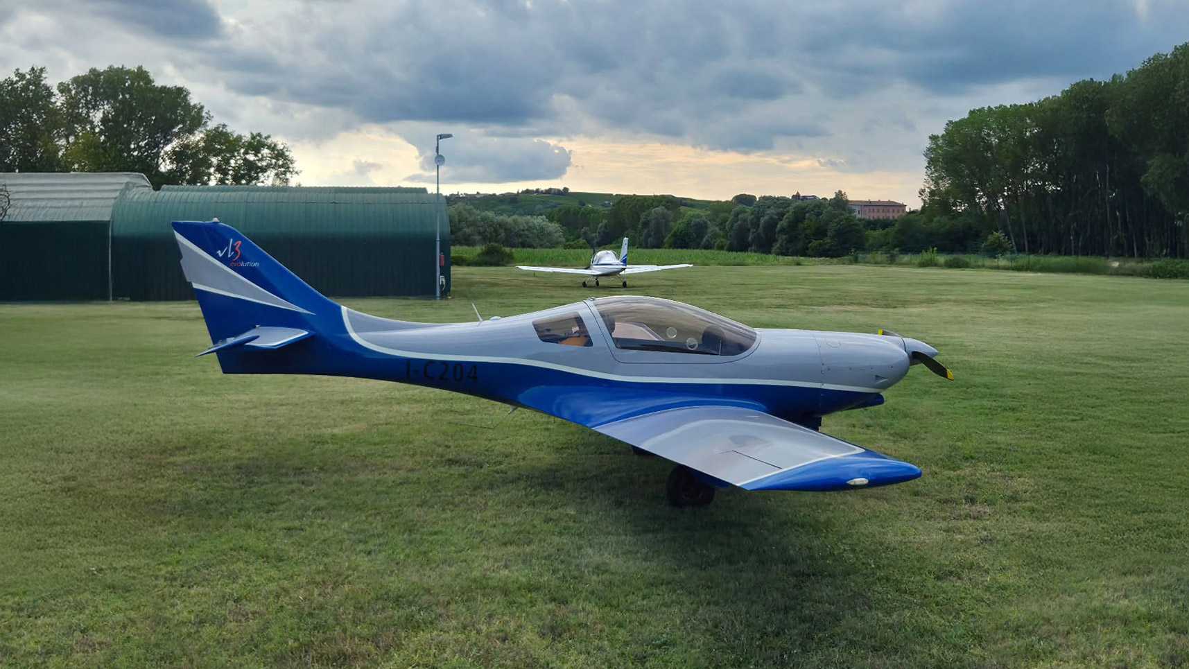 Hangar Avioboglietto: scuola di volo, struttura moderna per piloti in Piemonte, Torino, Cuneo, Alba, Asti