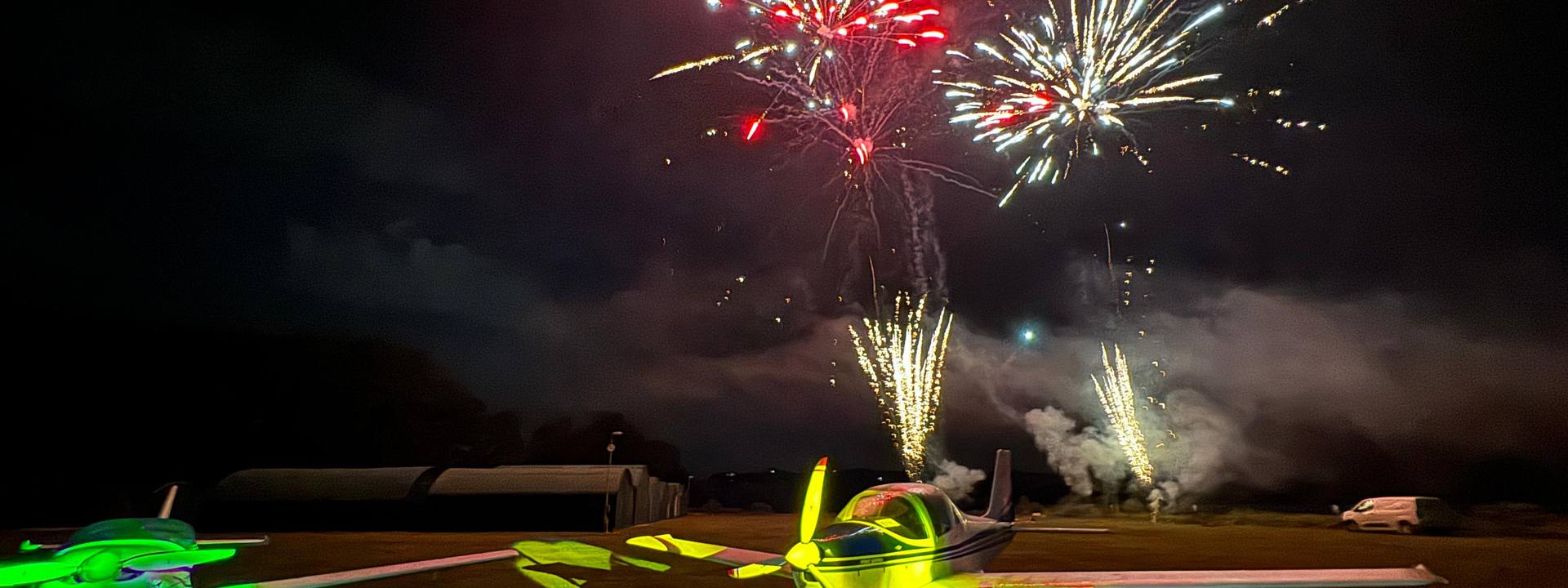 Aperitivo e spettacolo in volo, esperienza esclusiva nel Monferrato
