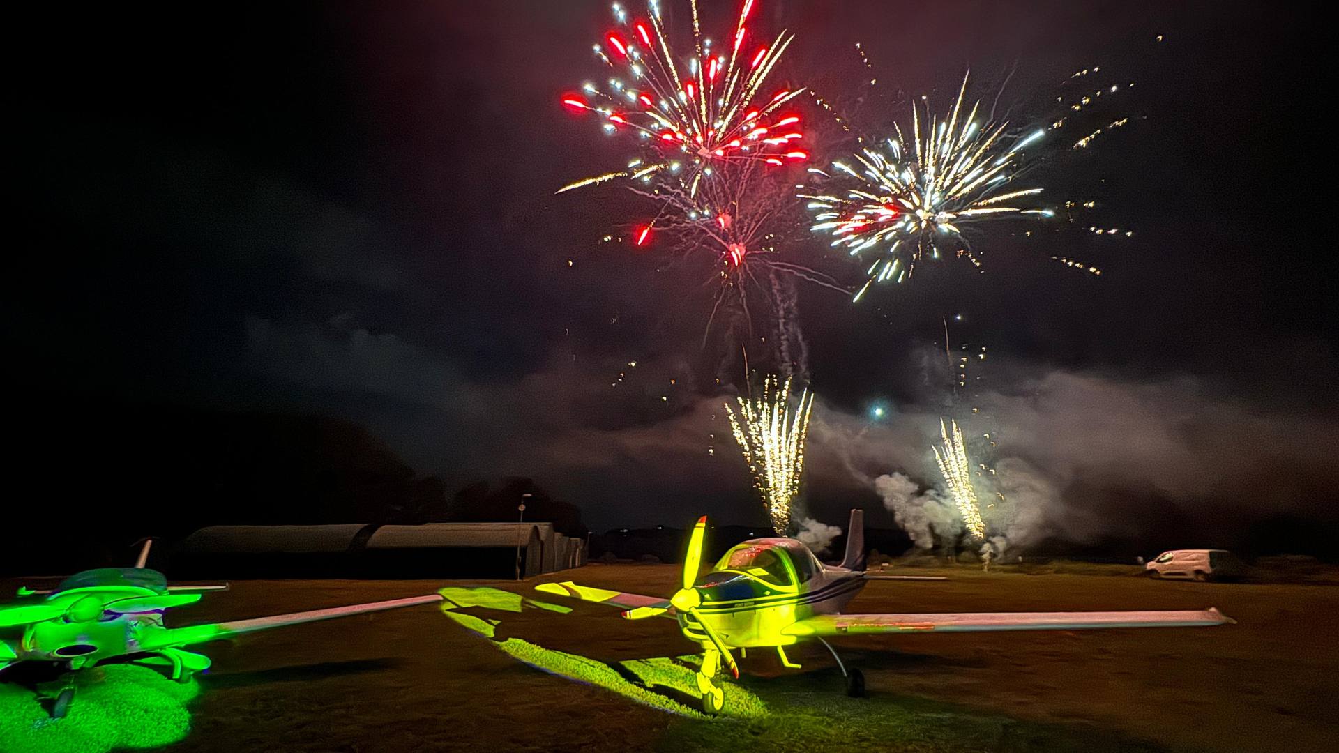 Aperitivo e spettacolo in volo, esperienza esclusiva nel Monferrato