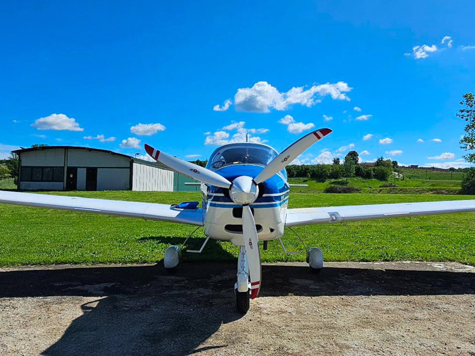 Spettacolo di volo a Boglietto nel Monferrato: evento esclusivo, emozioni uniche, Piemonte
