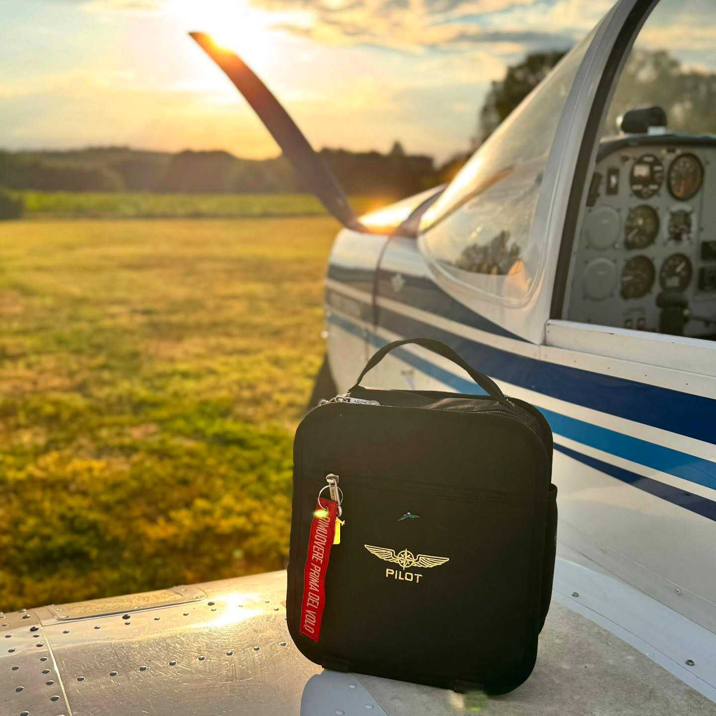 Hangar nelle Langhe: vola in sicurezza, esperienze di volo in Piemonte, Torino, Cuneo, Alba, Asti