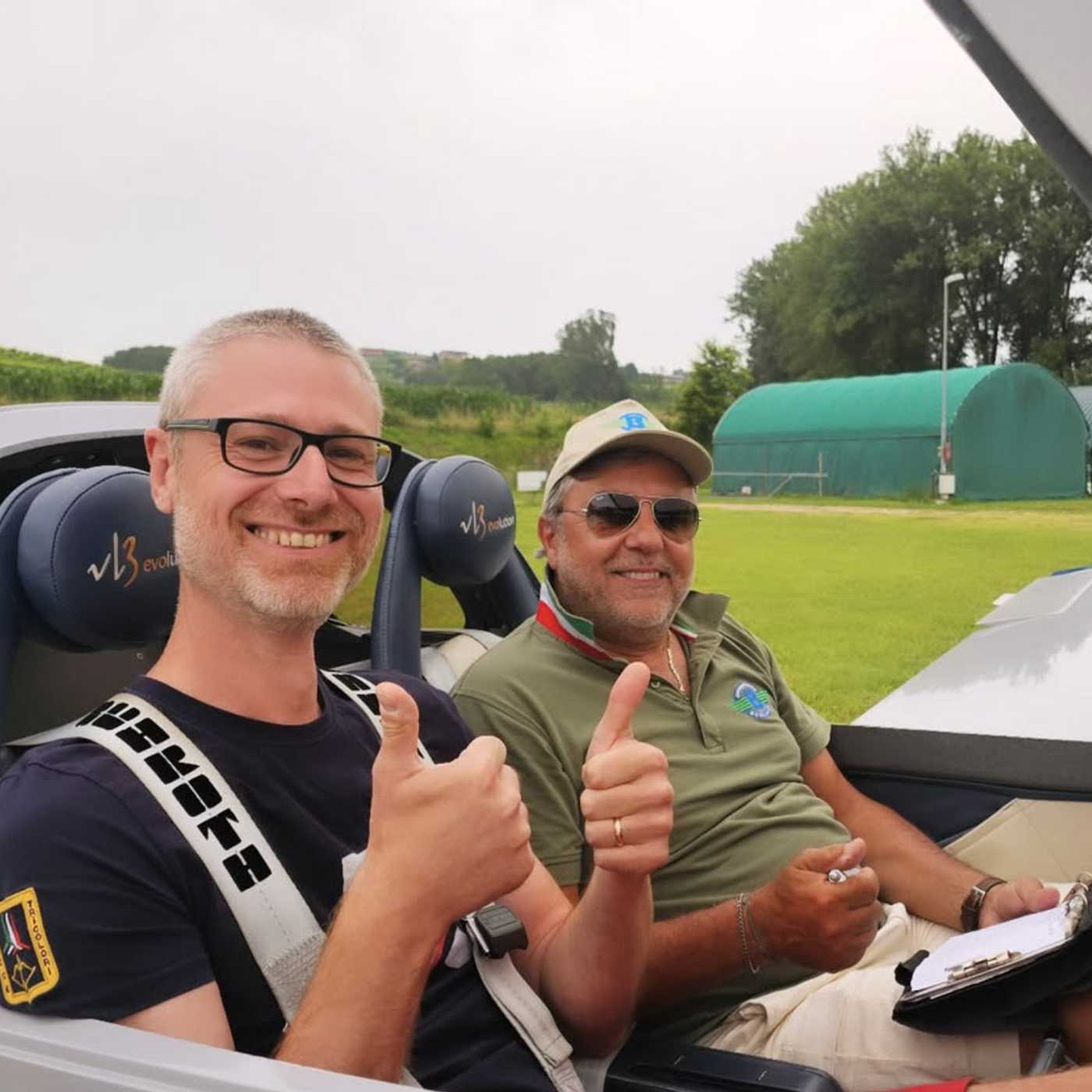 Hangar Boglietto rifornimento: servizi carburante per piloti, esperienze di volo in Piemonte