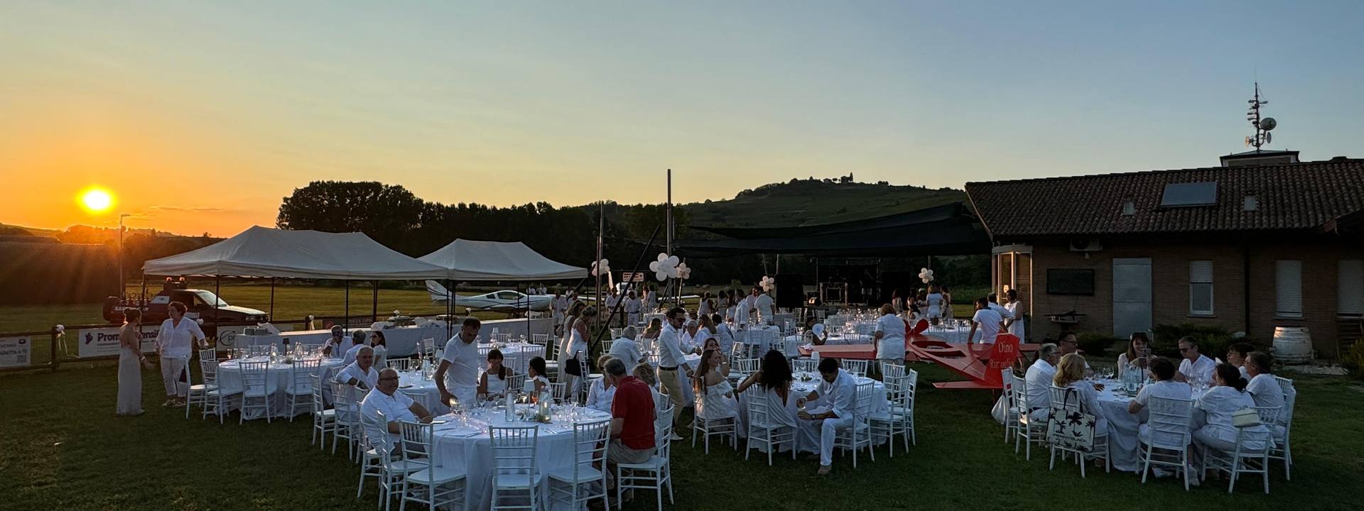 Cena in bianco all'Aviosuperficie Boglietto, esperienza esclusiva nel Monferrato
